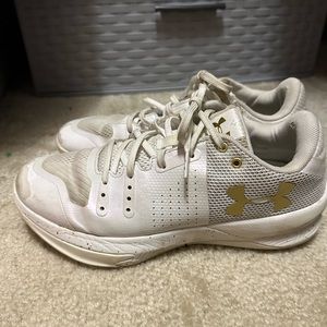 Under armor volleyball shoes,have some scuffs, and shoe string end has came off